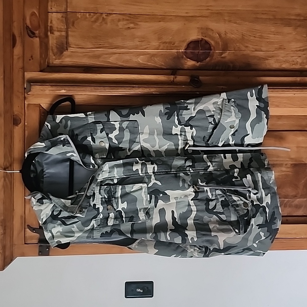 Camo vest with removable hood
